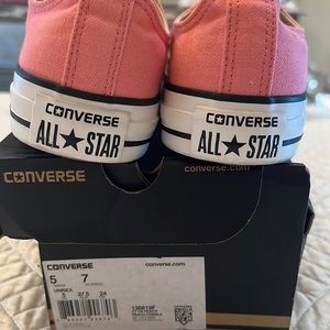 Pink chuck taylor
